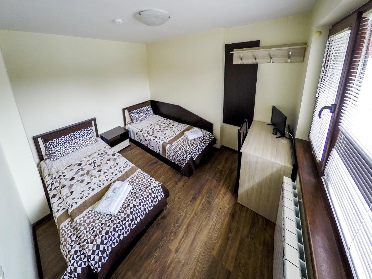 Divna Guest House Dospat Ngoại thất bức ảnh