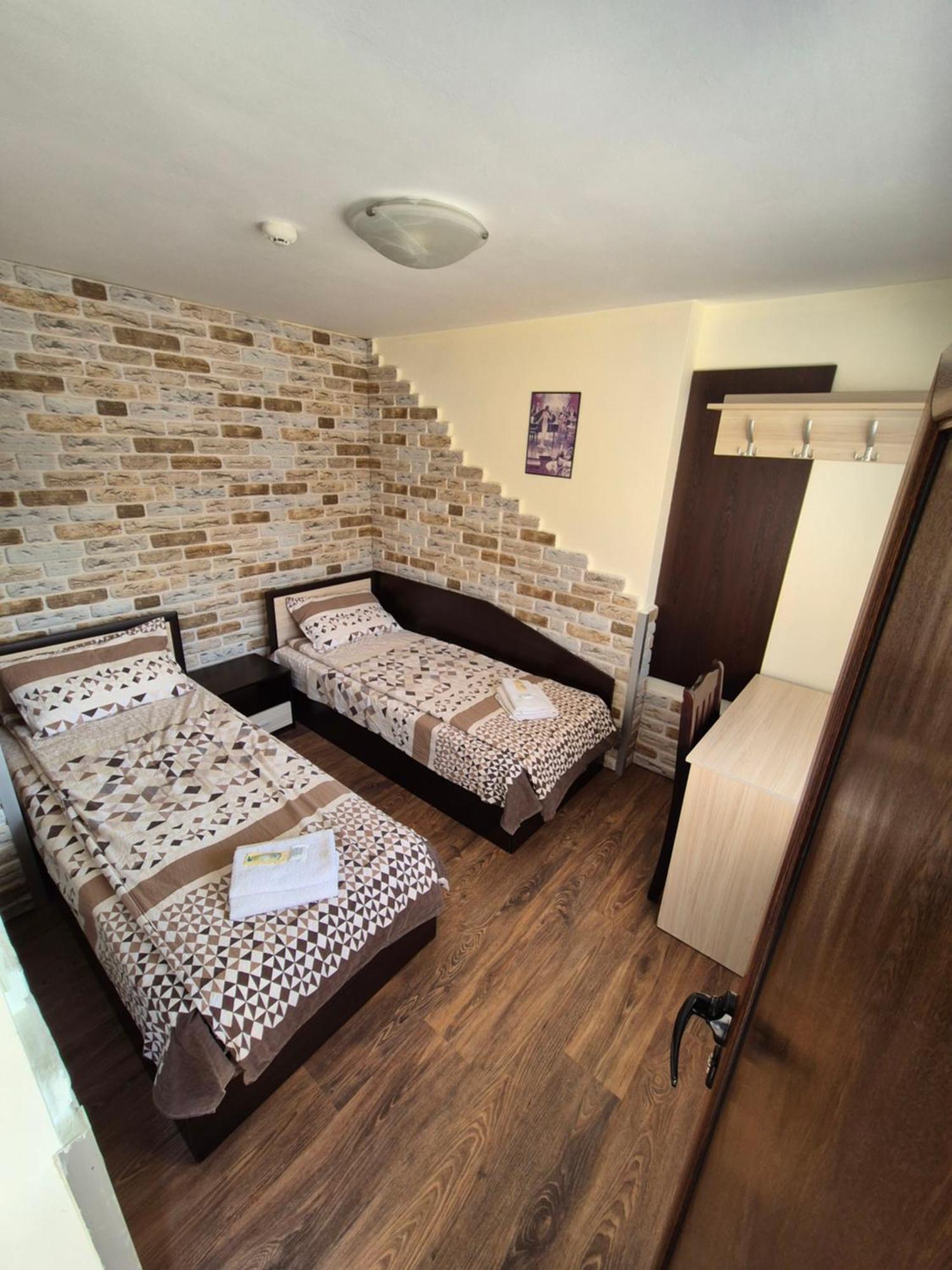Divna Guest House Dospat Ngoại thất bức ảnh