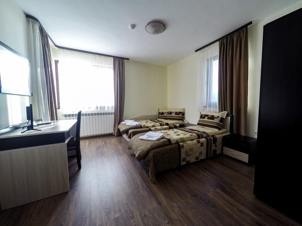 Divna Guest House Dospat Ngoại thất bức ảnh