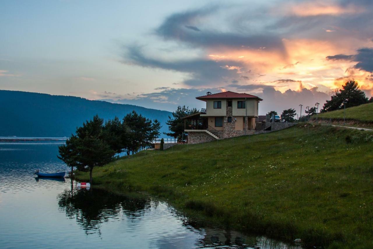 Divna Guest House Dospat Ngoại thất bức ảnh